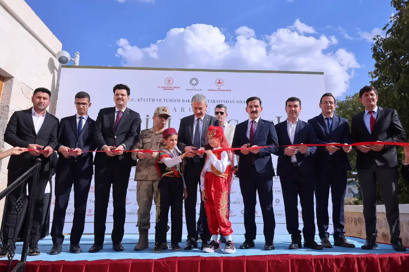 Mardin’de restorasyonu tamamlanan 400 yıllık tarihi çarşı hizmete açıldı 