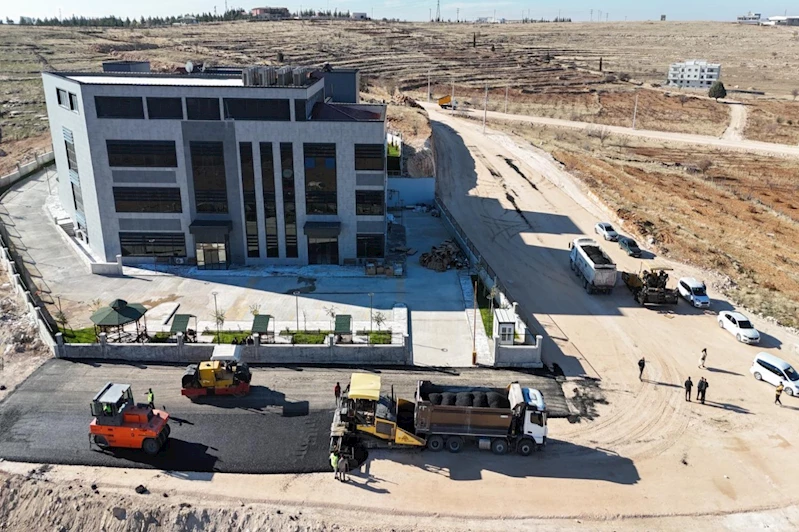 Midyat Diş Hastanesinin yolu asfaltlandı