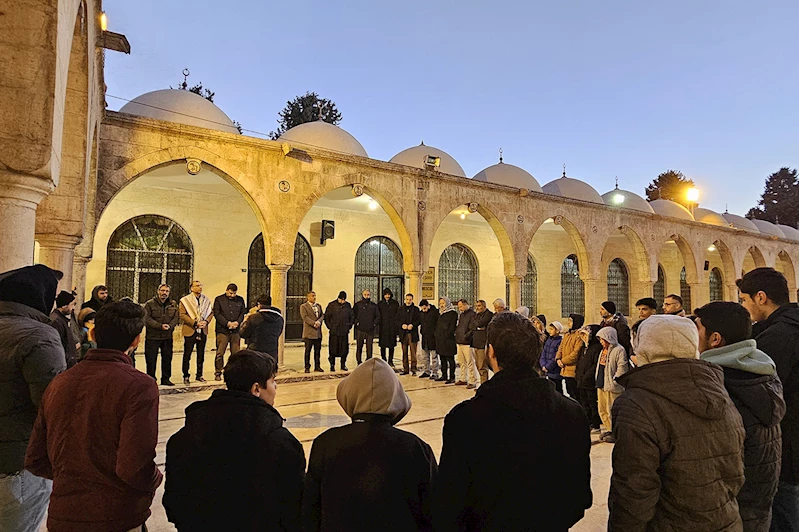 Hür Gençlik sabah namazında buluştu