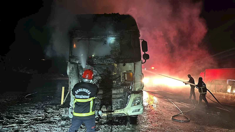 Siverek’te alevlere teslim olan tır kullanılamaz hale geldi
