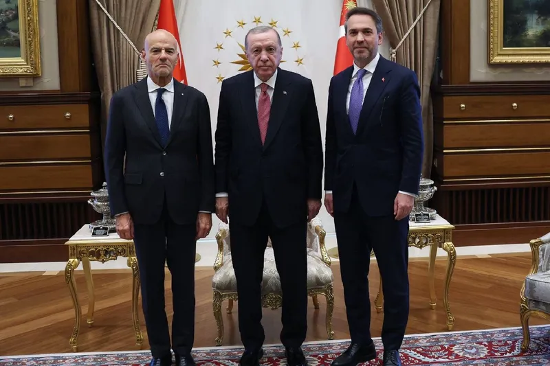 Cumhurbaşkanı Erdoğan, İtalya Millî Hidrokarbon Ajansı Başkanı Descalzi’yi kabul etti