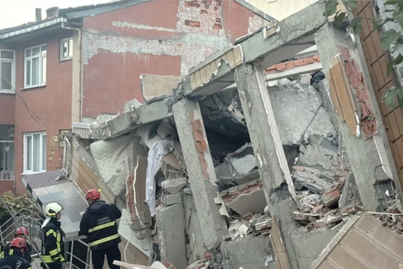 Kocaeli’nin Gebze ilçesinde 7 katlı bina çöktü