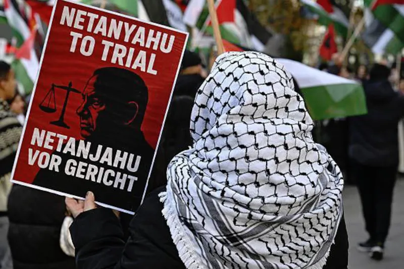 Berlin’de Gazze’deki katliamlara tepki gösterisi