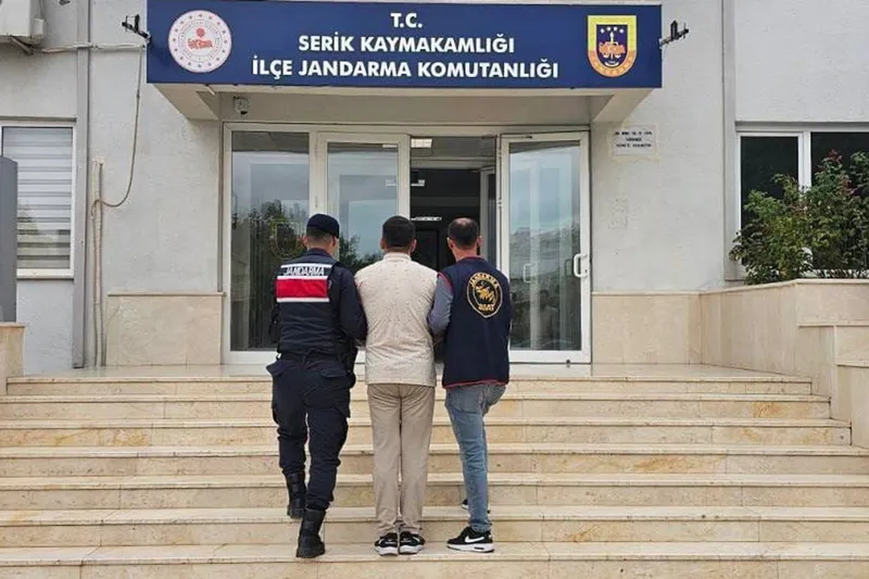 Antalya’da aranan şahıslara yönelik operasyon