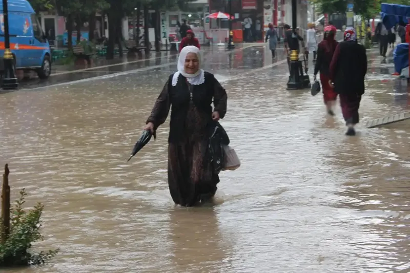Meteorolojiden kuvvetli yağış uyarısı