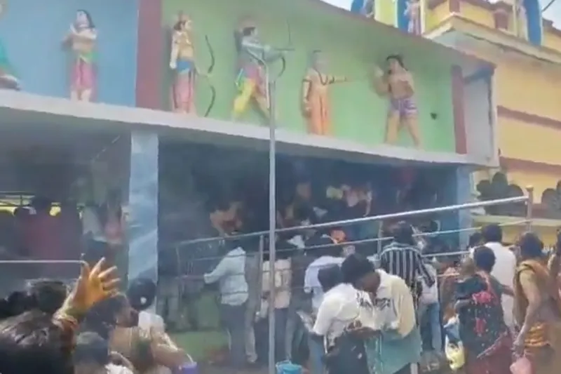 Hindu tapınağında izdiham: 10 ölü çok sayıda yaralı