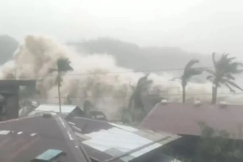 Tayvan, Fung-wong tayfunu nedeniyle 8 binden fazla kişiyi tahliye etti