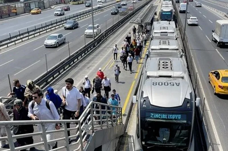 İstanbul’da özel günlerde metrobüs güzergahı değişiyor