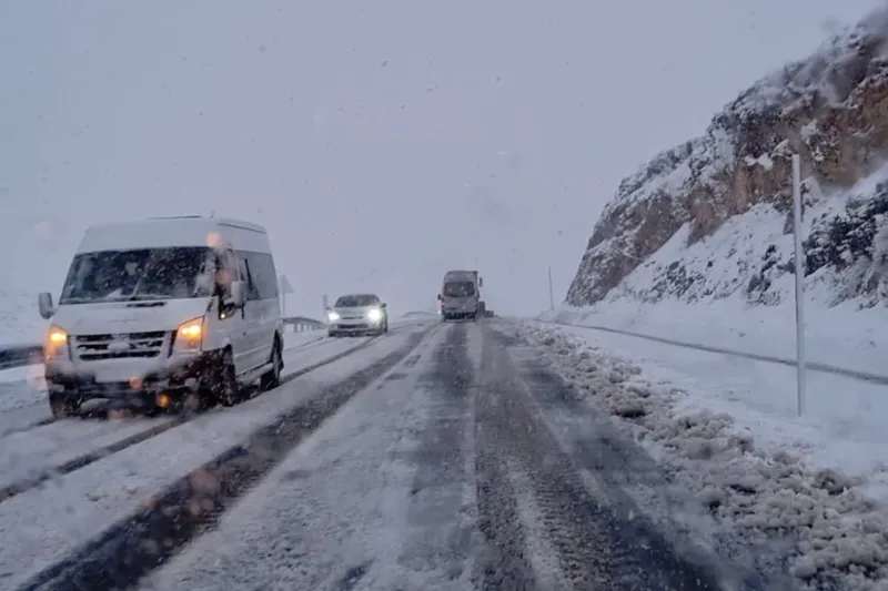 Kubbe Dağı beyaza büründü