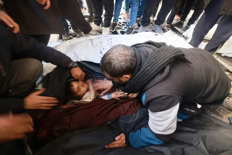 İşgalciler ateşkese rağmen saldırıyor: Gazze