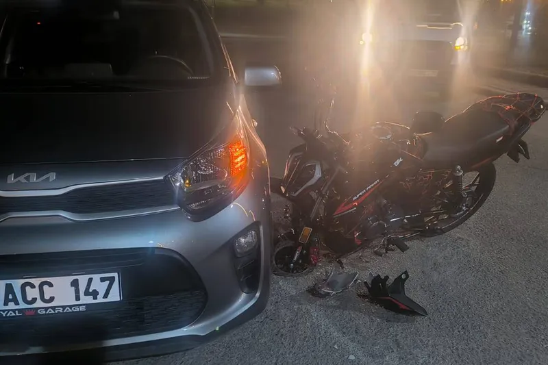 Asfaltın çökmesi sonucu oluşan çukur kazaya yol açtı