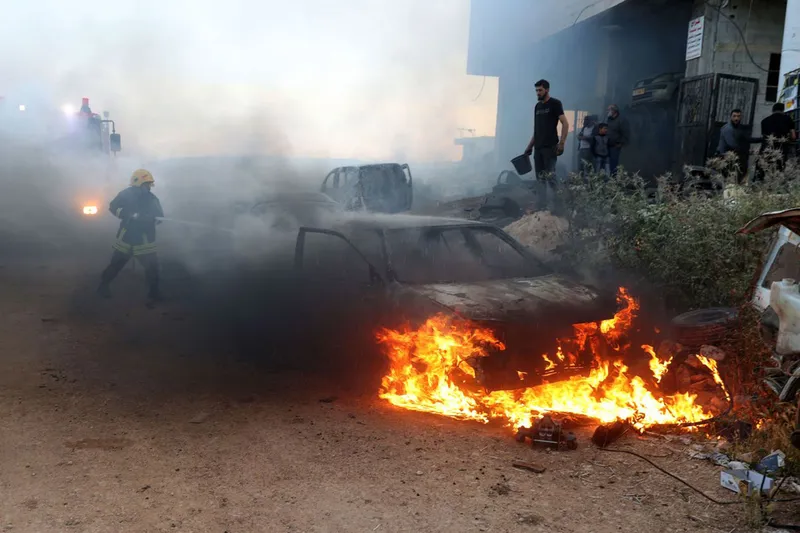 Siyonist çeteler Filistinlilerin evlerini ateşe verdi