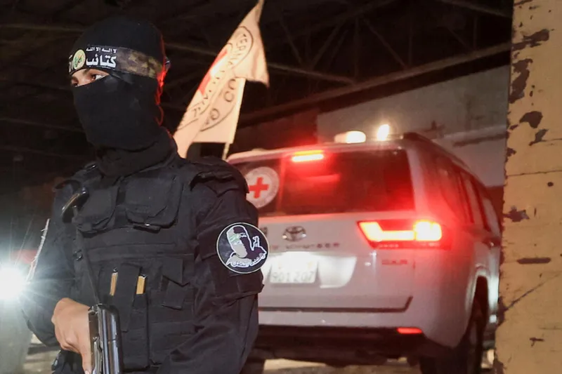 HAMAS 1 siyonist esirin daha cesedini teslim etti