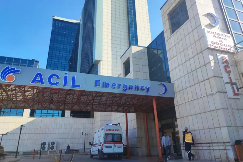 Otomobil ile motosiklet çarpıştı: Bir ağır yaralı