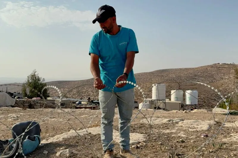 Filistinliler işgalcilerden korunmak için köylerini çitle çevirmeye başladı