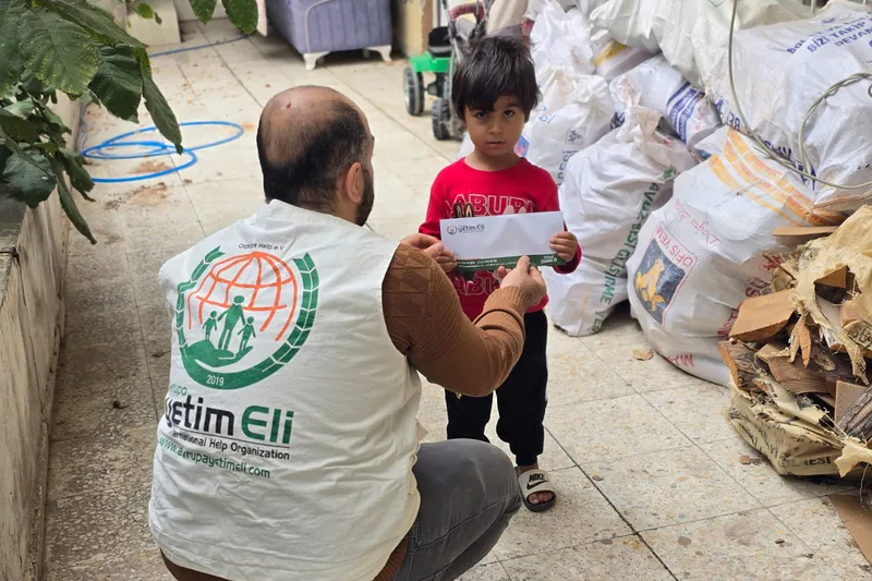 Avrupa Yetim Eli Kahramanmaraş’ta yetim ve ihtiyaç sahibi ailelere nakdi yardımda bulundu