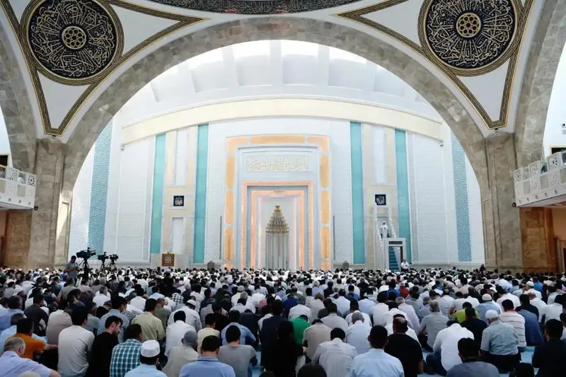 Cuma hutbesi: İnsan; kâinatın gözbebeği