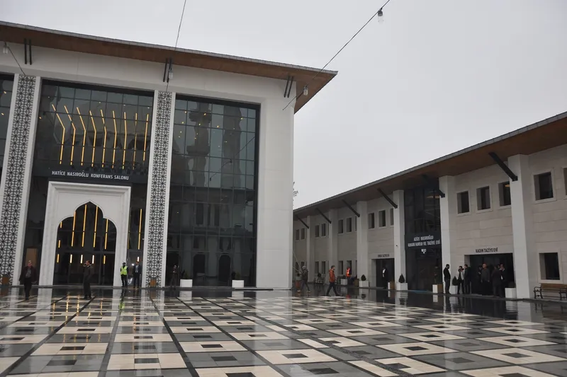 Halk, Necat Nasıroğlu Külliyesinde düzenlenen konserlere büyük tepki gösterdi 