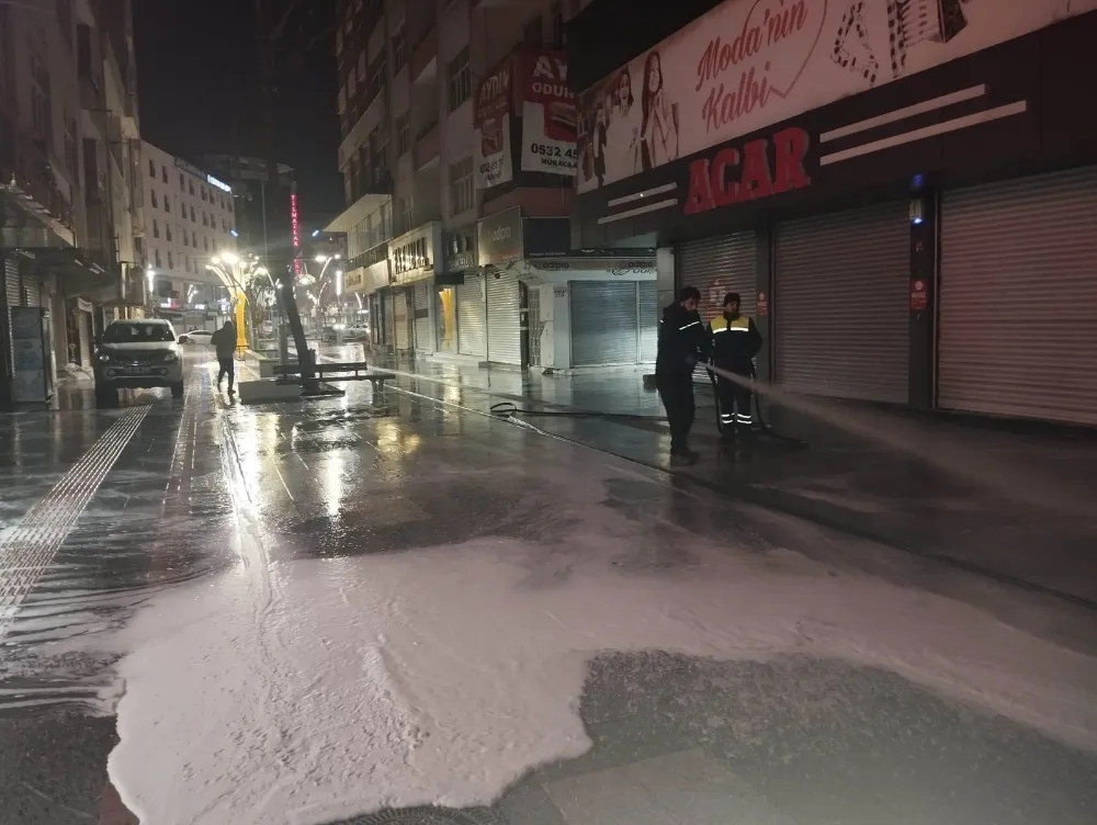 Batman Belediyesi’nden kaldırımlara özenli temizlik