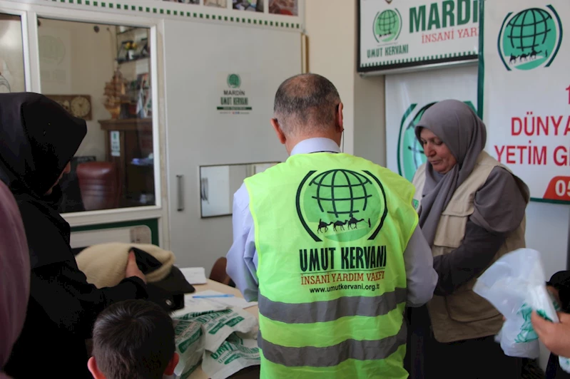 Umut Kervanı, Mardin’de yetim çocuklara giyim yardımında bulundu 