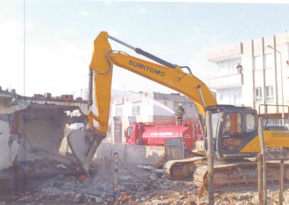 Mart ayında 5 riskli yapı kontrollü şekilde yıkıldı
