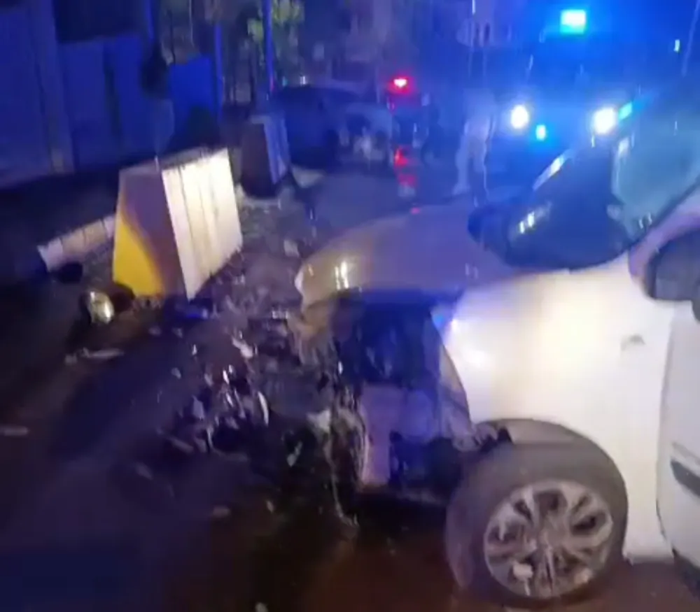 Adliye yan yolda trafik kazası: iki kişi yaralandı