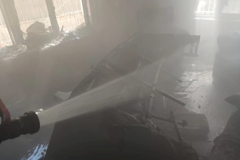 Batman’da iki katlı evde yangın paniği