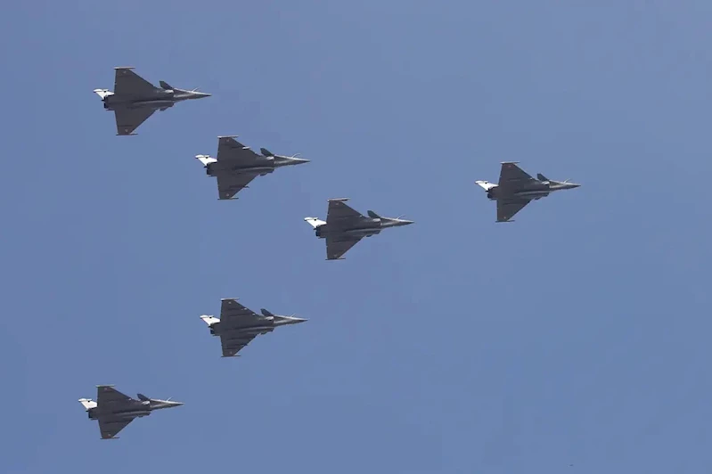 Hindistan ile Fransa arasında savaş uçağı anlaşması