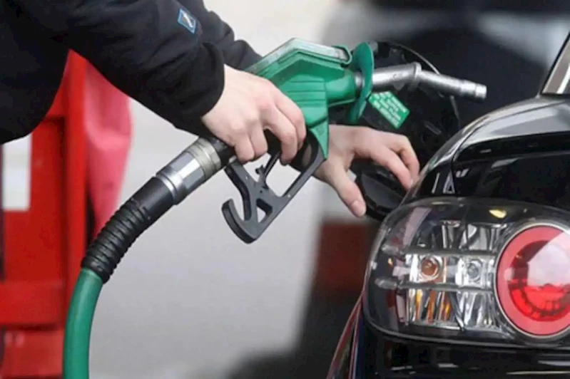 Benzine zam, oto gaza indirim geliyor