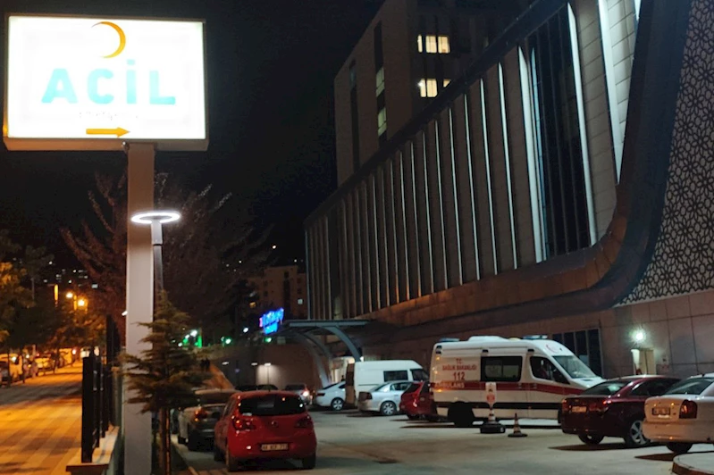 İki otomobil çarpıştı: 1 ölü 3 yaralı