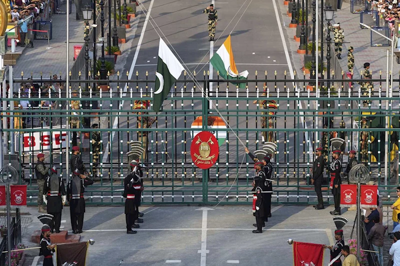 Pakistan ve Hindistan askerlerini geri çekme konusunda anlaştı