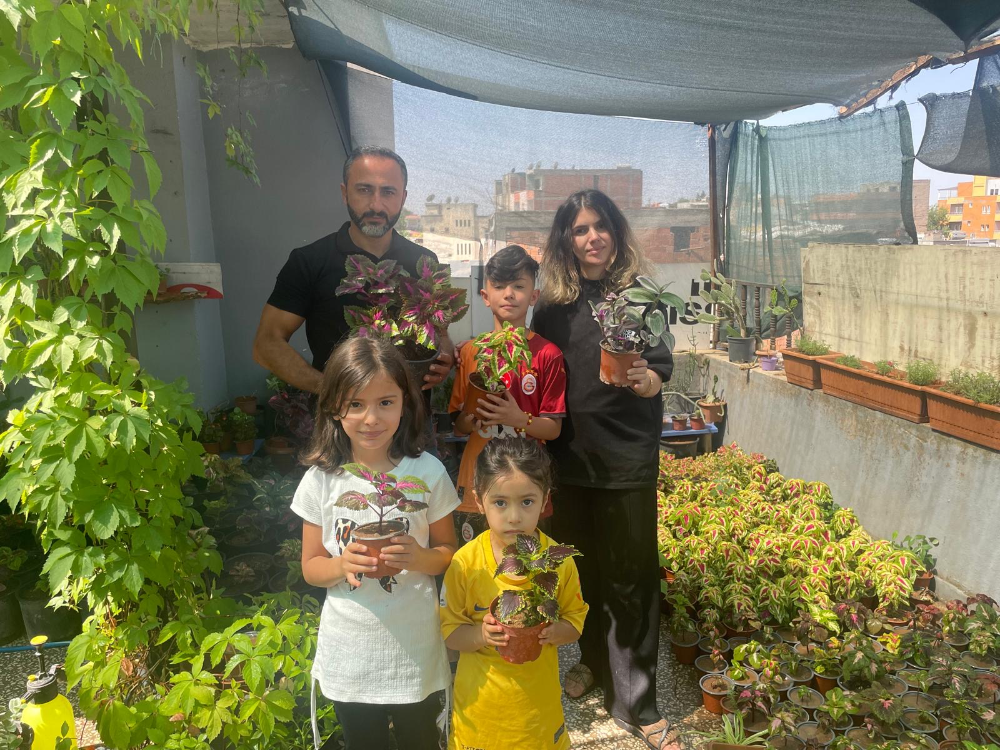 Batman’da bu aile geçimini çiçeklerden sağlıyor