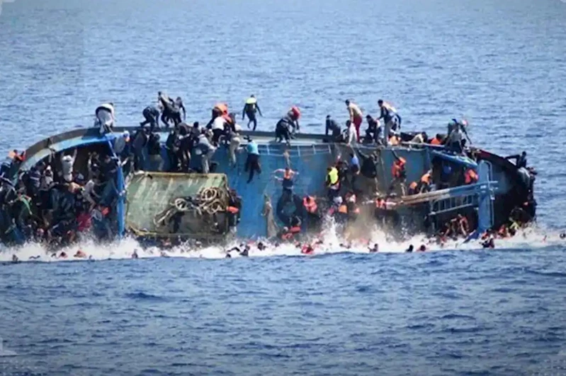 İtalya açıklarında mülteci gemisi battı: 27 ölü