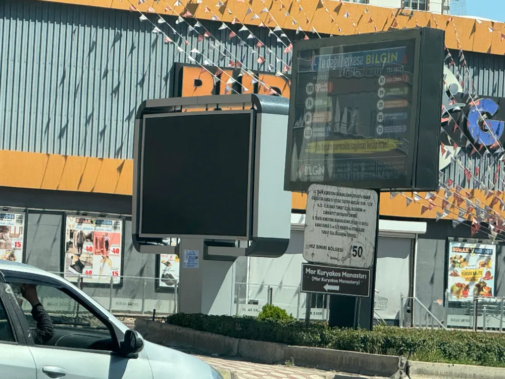 Batmanlılar Tepkili: Kaldırım Daralıyor, Ekranlar Büyüyor!