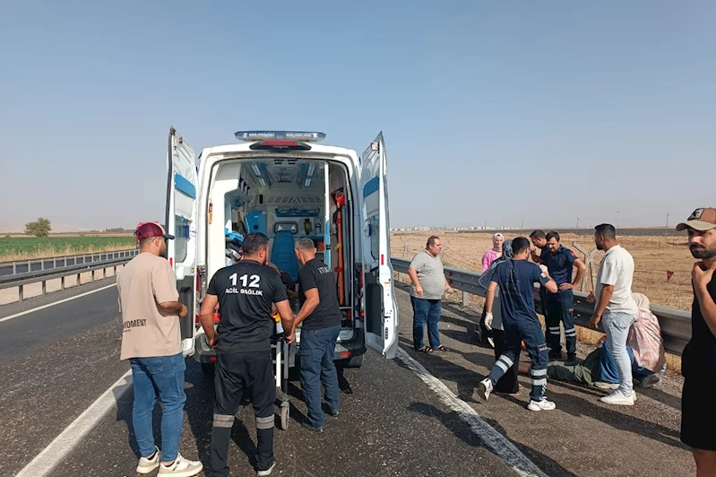 Mardin’de araç bariyerlere çarptı: 4 yaralı