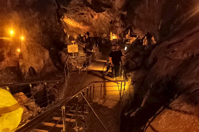 Ballıca Mağarası doğal güzelliği, tarihi ve şifalı havasıyla ziyaretçilerini büyülüyor