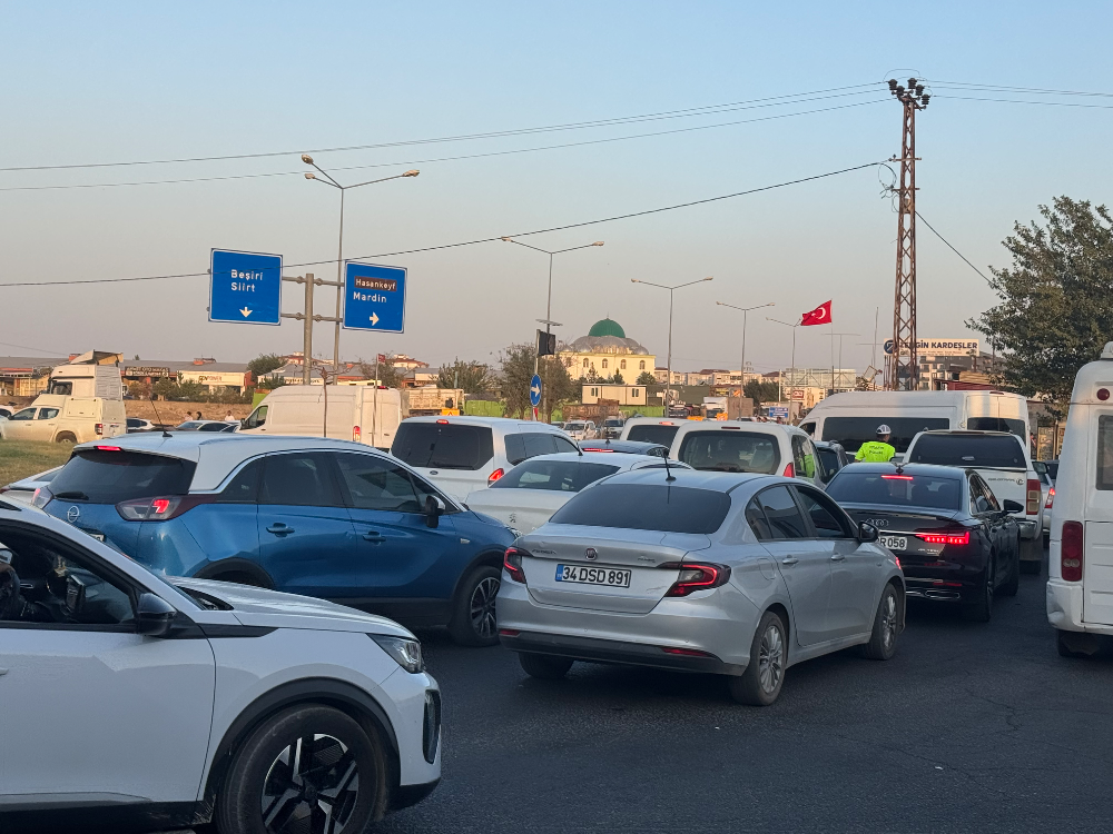 Batman Hasankeyf Kavşağı Trafikte Çileye Dönüştü