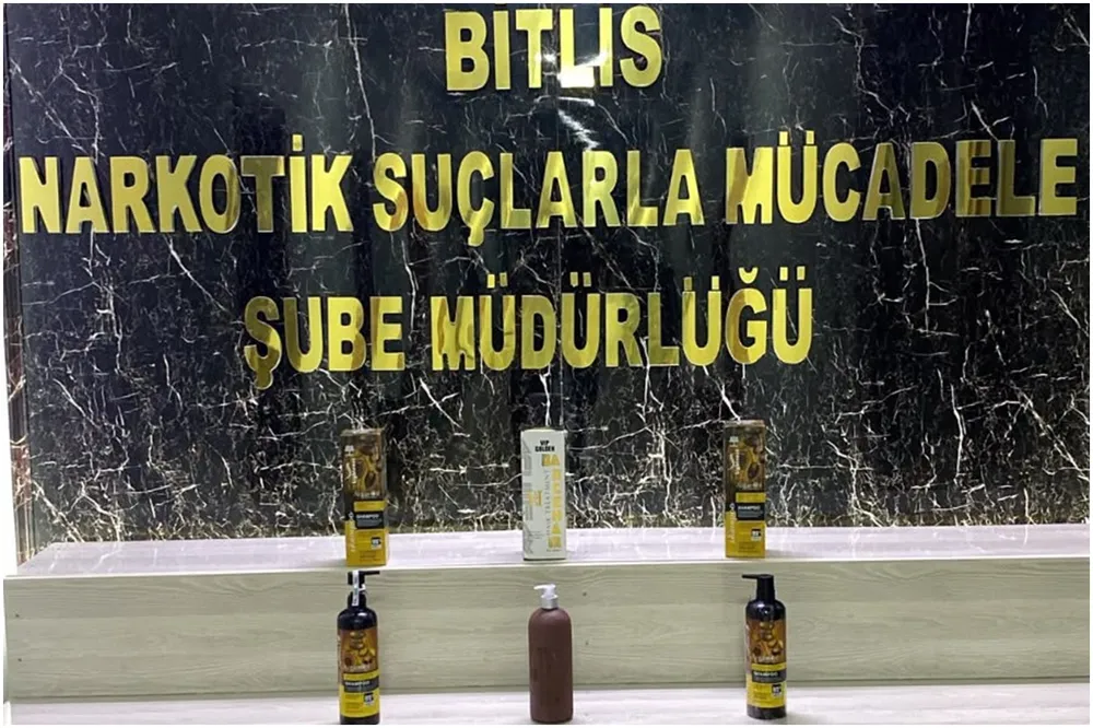 Şampuan şişelerine gizlenmiş 3 kilogram sıvı uyuşturucu ele geçirildi