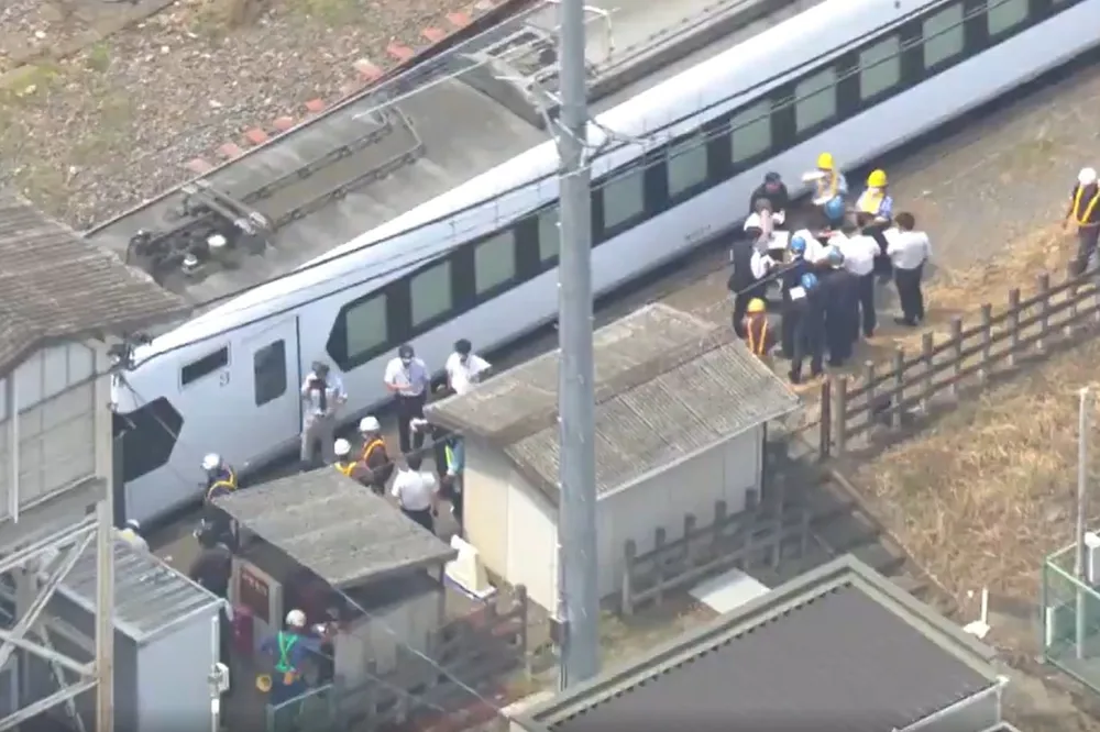 Japonya'da trenin çarptığı 4 işçi öldü