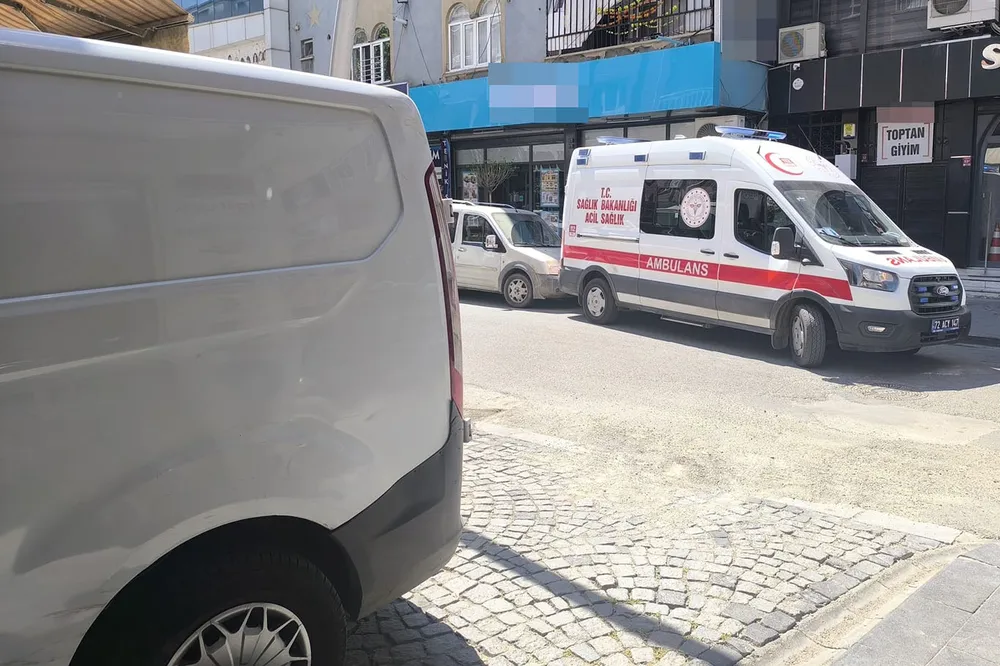 Park edilen araçlar ambulansın hastaya ulaşmasını engelledi