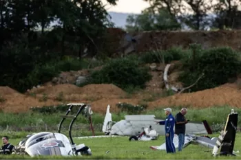 ABD'de helikopter ile küçük uçak çarpıştı: Bir ölü 2 yaralı