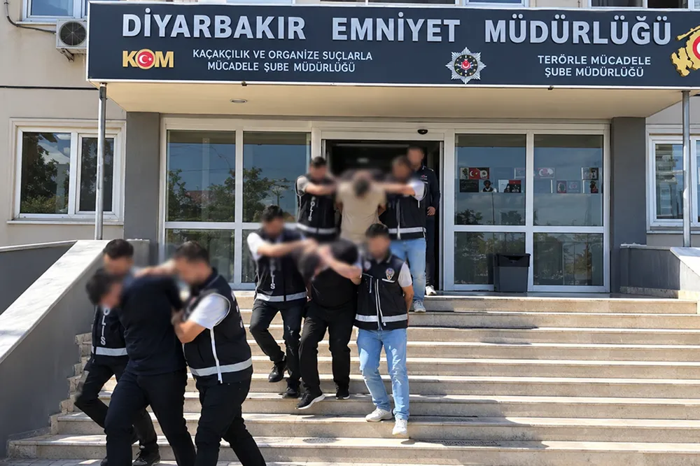 Diyarbakır'da Daltonlar suç örgütüne operasyonunda 8 şüpheli tutuklandı