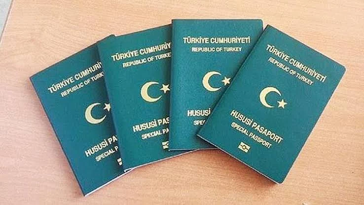 Gazetecilere yeşil pasaport geliyor.. Kanun Teklifi TBMM