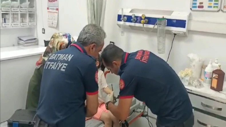 Parmakları yüzük ve halkaya sıkışan vatandaşlar kurtarıldı