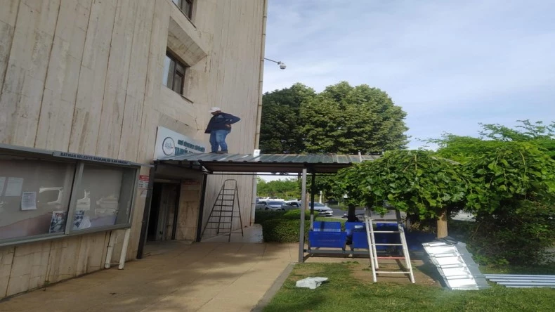 Güneş ve yağmura karşı çatı önlemi