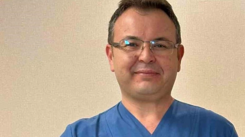 10 yılı aşkın reflü ilaç yolculuğu kapalı ameliyat ile son buldu