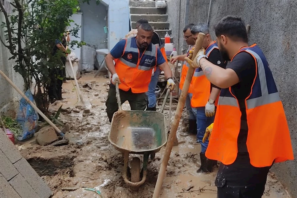 AFAD gönüllüleri, Cizre’de sel felaketinin yaralarını sarıyor