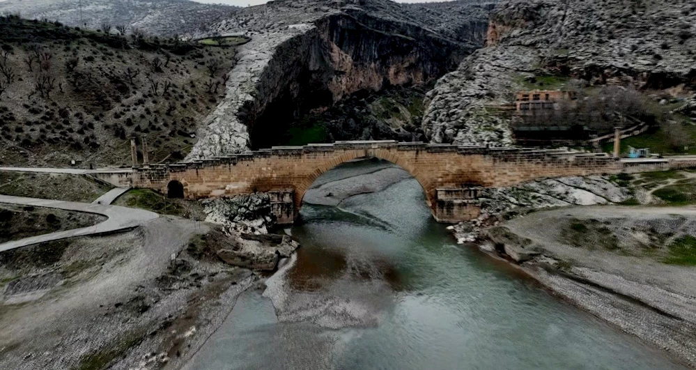 Adıyaman’daki tarihi köprü depremlere meydan okuyor