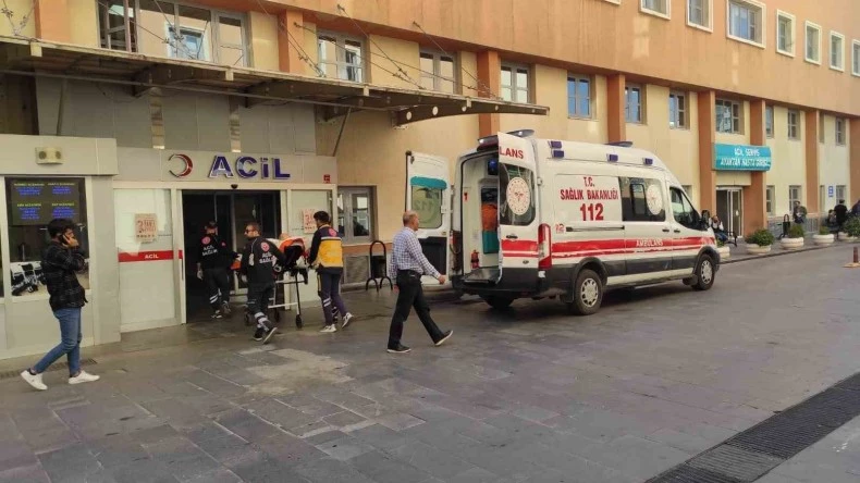Batman’da yaşanan kazada araç içinde sıkışan sürücü uzun uğraşların ardından kurtarıldı