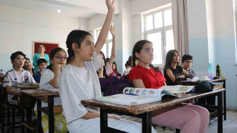 Bursluluk sınavında 500 tam puan alan Diyarbakırlı Ela’nın hayali beyin cerrahı olmak